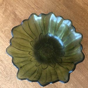 Vintage antique green glass bowl - flower design